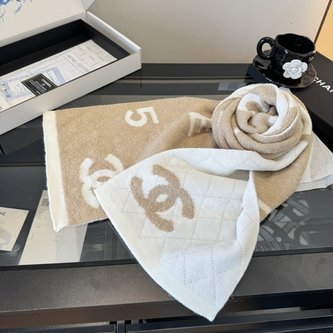 Chanel Logo Motif Knit Scarf
